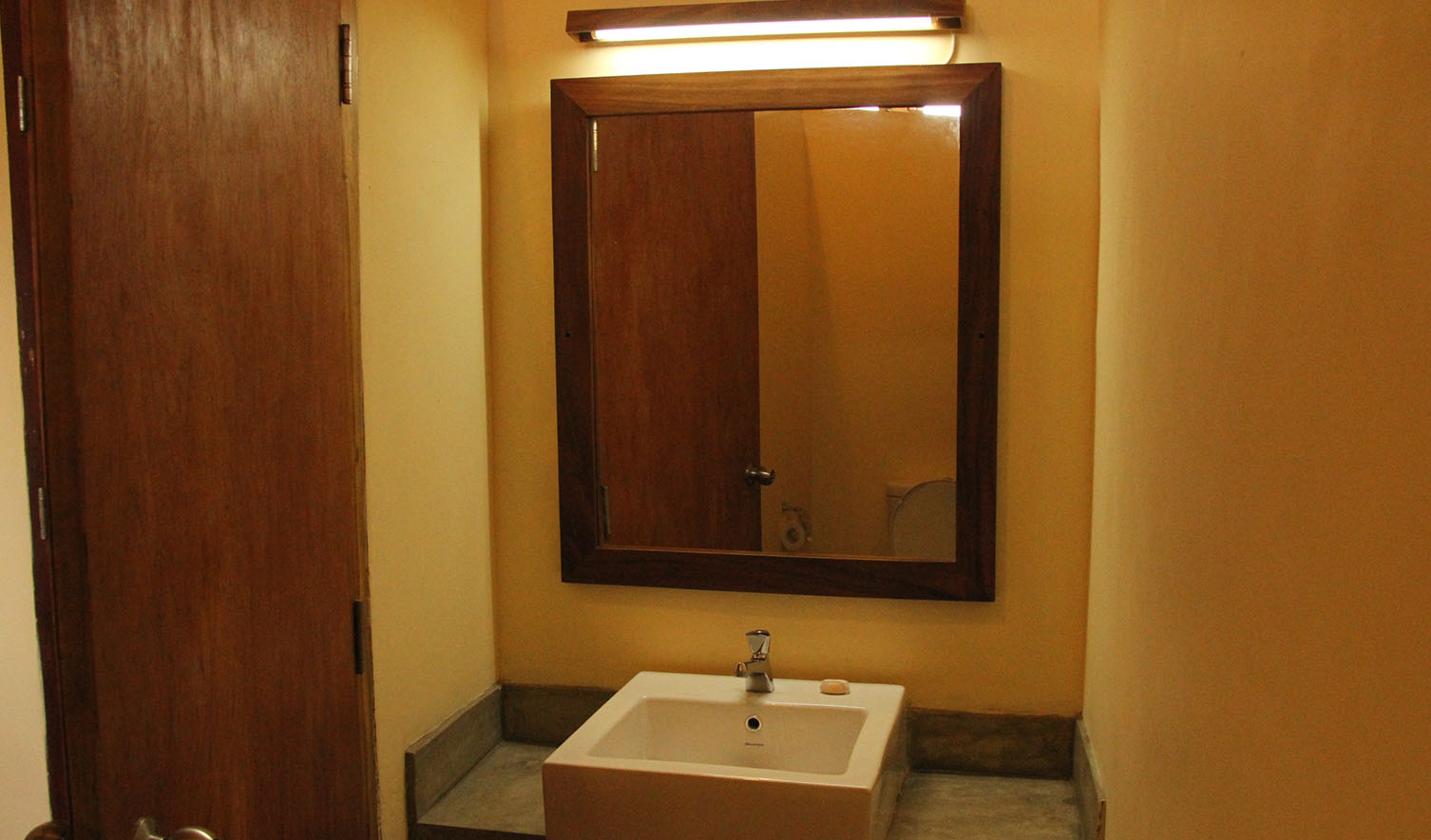 Guest room detail at Giman Free